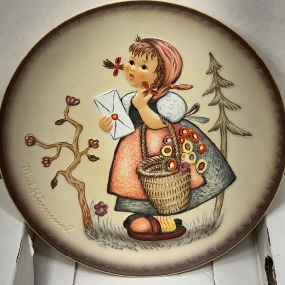 M J Hummel “Friends‎ Forever" Collector Relief Plates 1991 "Meditation" Org. Box - Picture 1 of 15